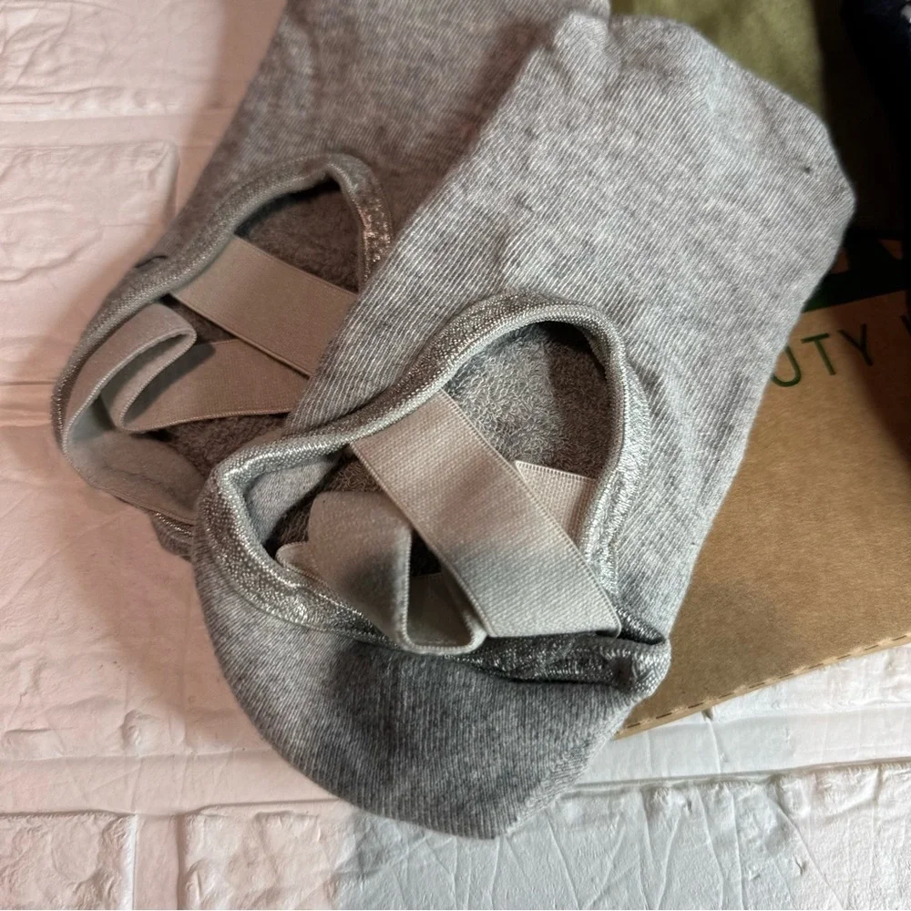 New Yoga Grip Socks 2 Pair